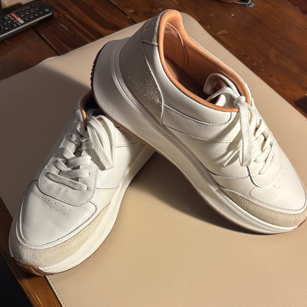Fitflop White and Tan Casual Shoes